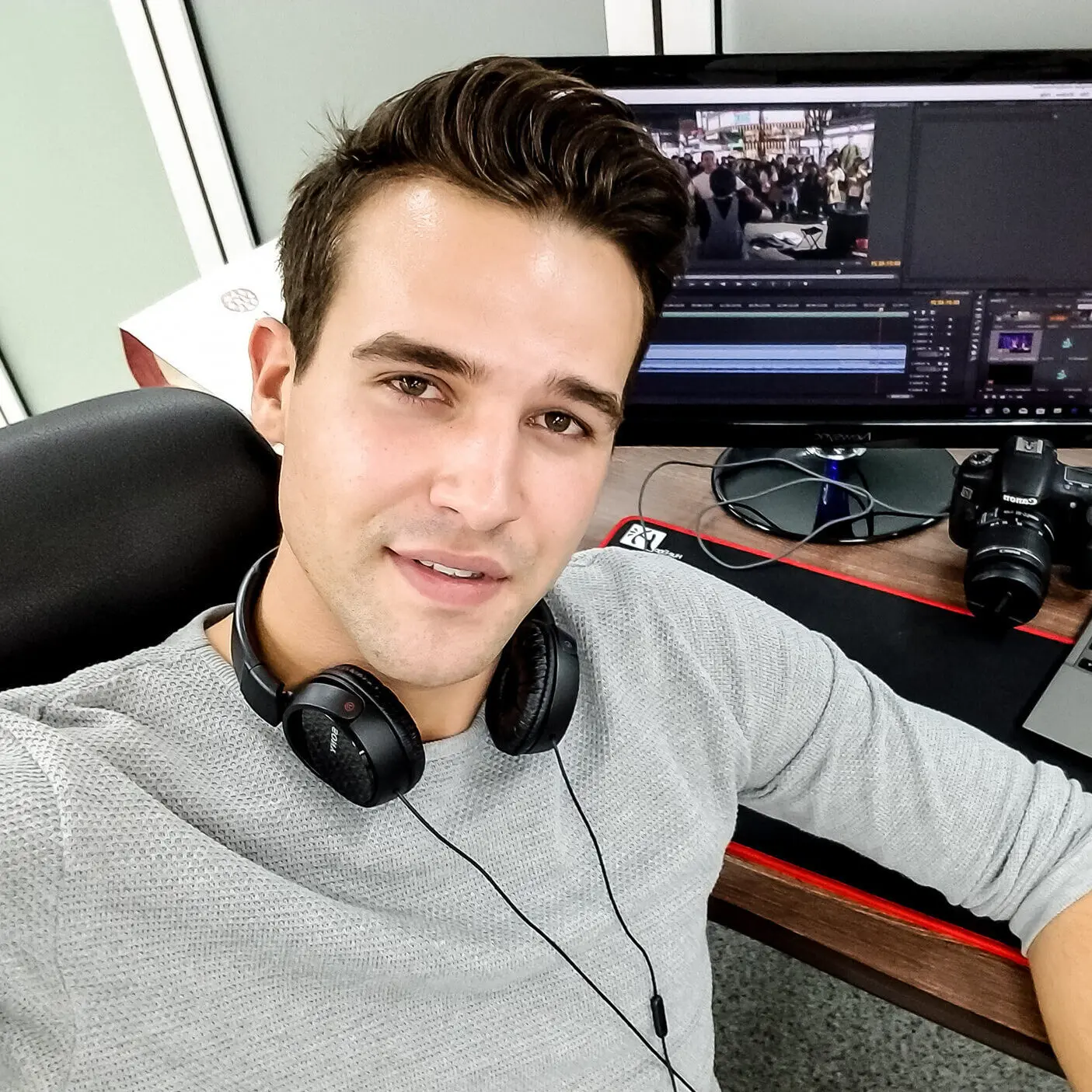 Sebastian är en erfaren marknadschef och digital marknadsförare med en bakgrund inom flera kreativa branscher, inklusive reklam och filmproduktion i Asien.